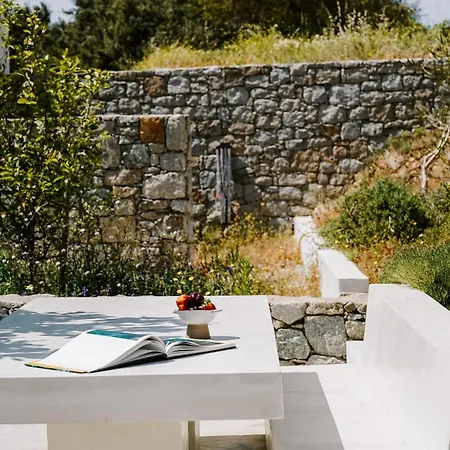 Hidden Hill Naxos Vila